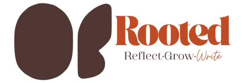 Beeldmerk Rooted, cirkel met abstracte vlindervleugel ernaast, gevolgd door Rooted met daaronder Reflect, Grow, Write